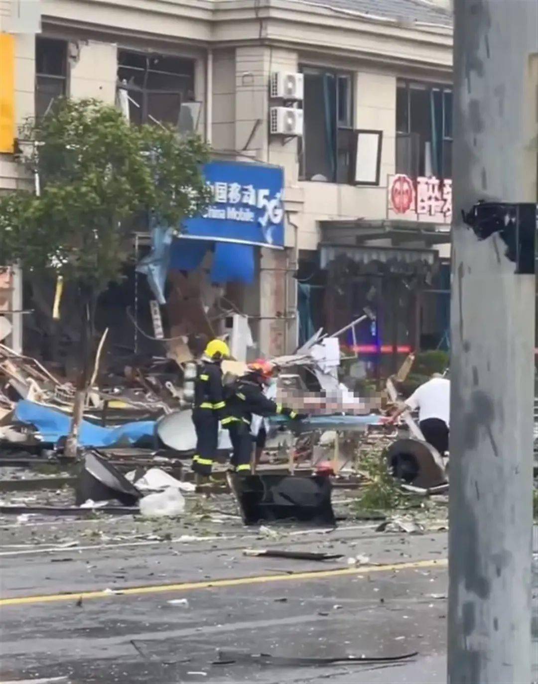 一小区突发爆炸！知情者透露：楼都要垮了，20余户居民连夜疏散-第4张图片-太平洋在线下载